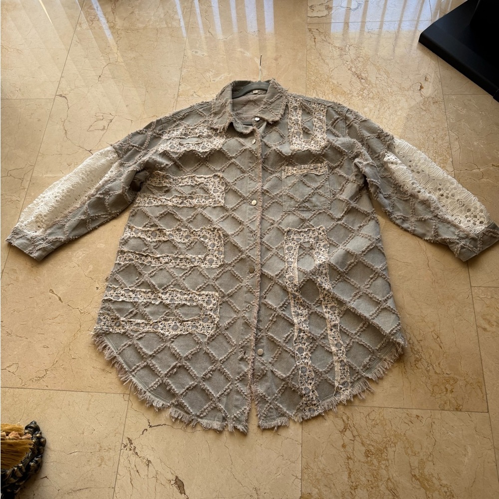 Elegant POL Lace Patchwork Women's Top
SIZE M/L